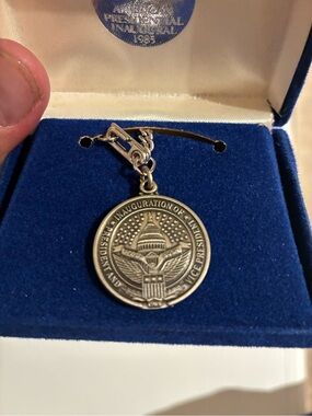 New Presidential Inauguration Medallion Keychain - Reagan / Bush